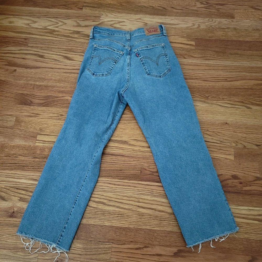 Levis Ribcage size 28